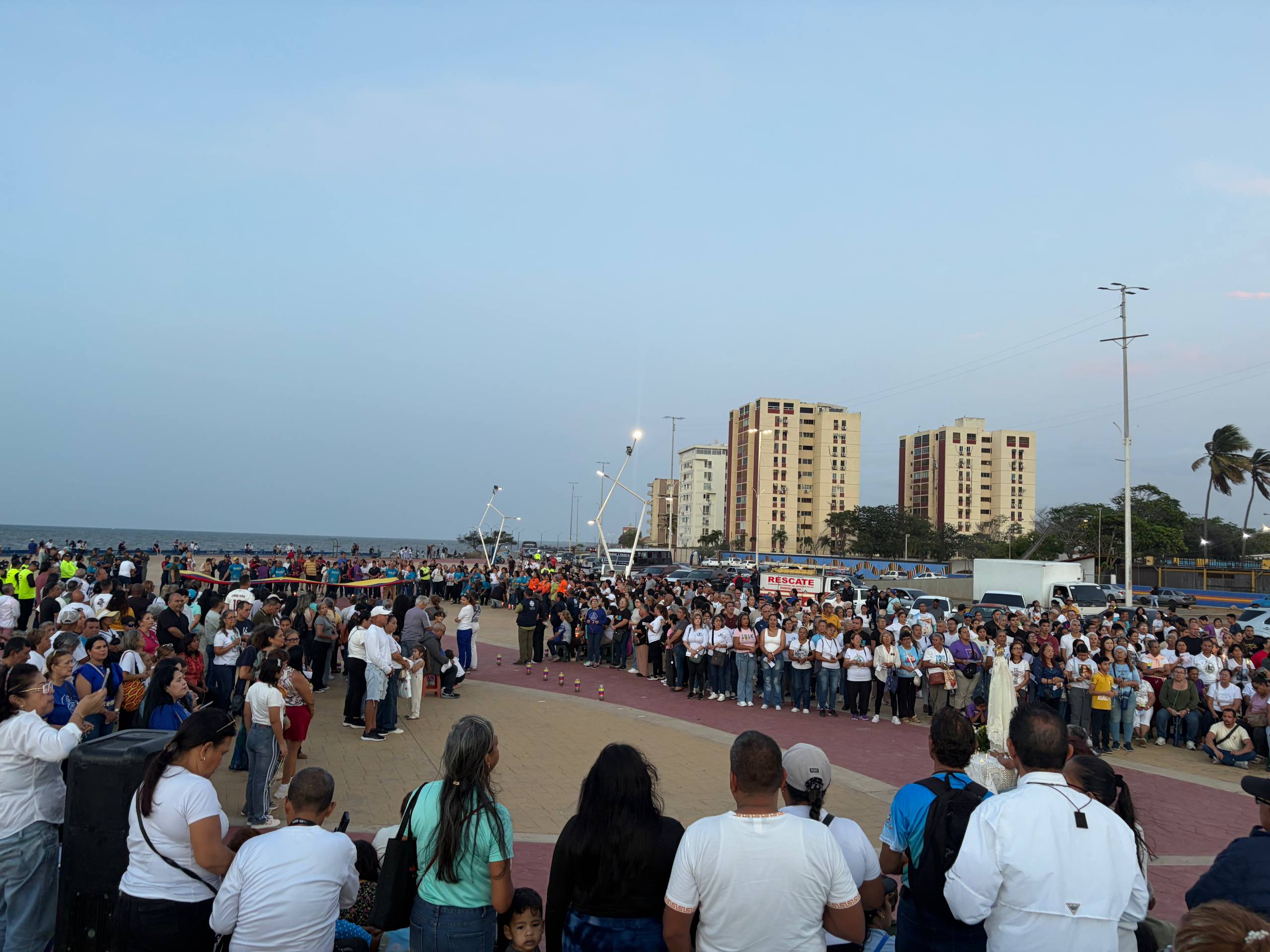 Cumaneses participaron en una vigilia a un mes del doblete sísmico en Venezuela