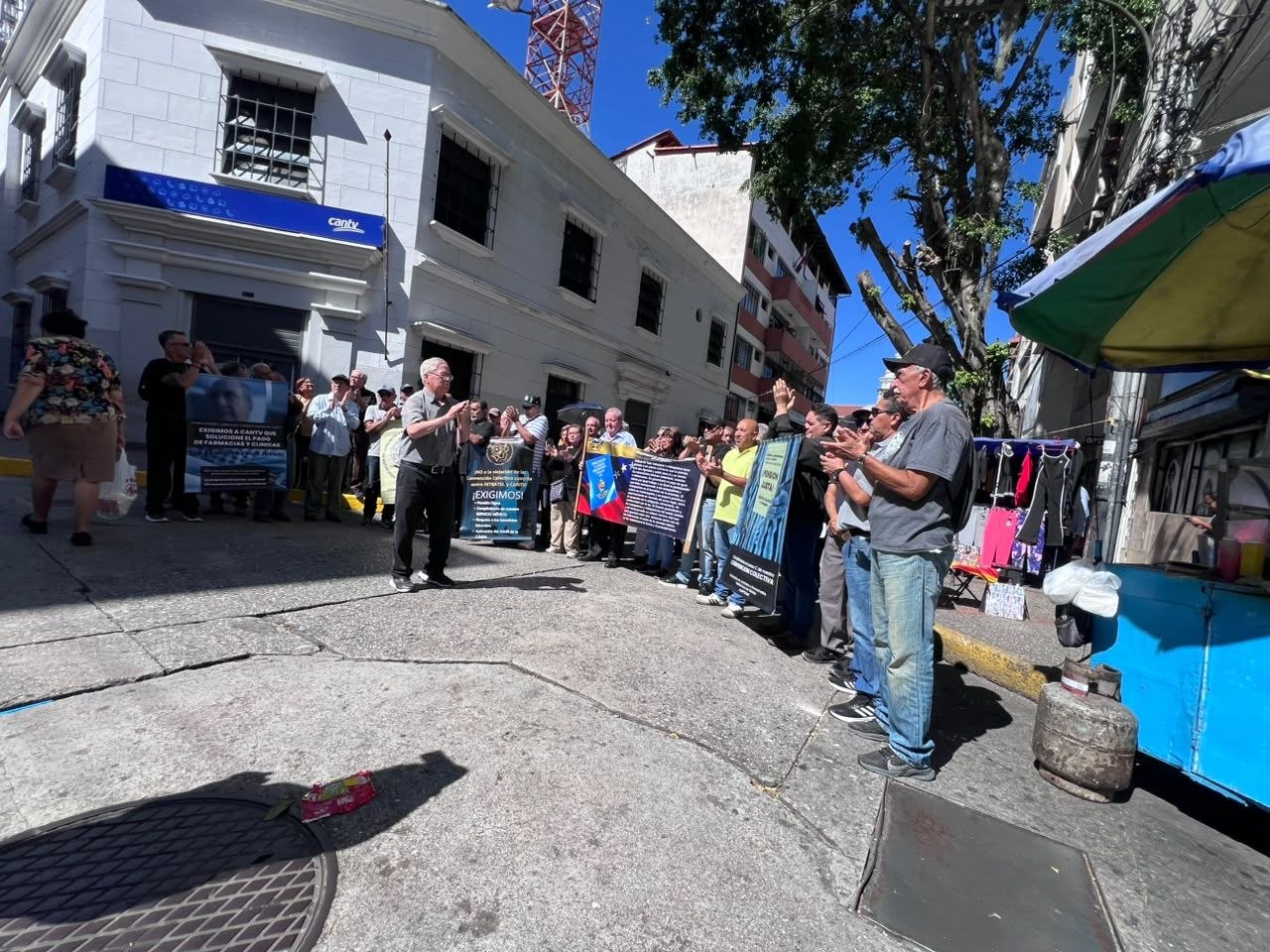 Ni para las pastillas alcanza el sueldito de pensionados y jubilados de Cantv