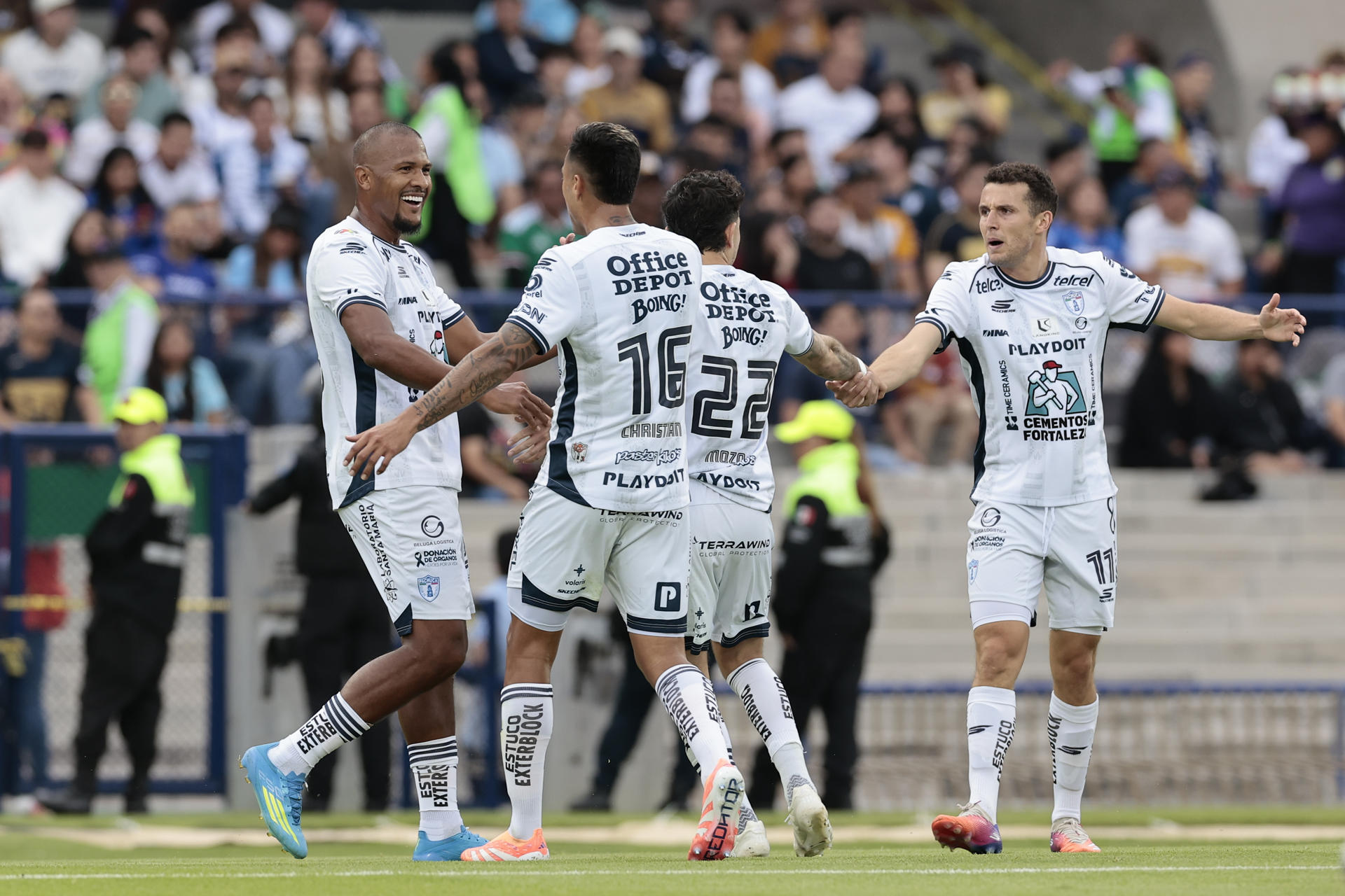 ¡Salomón Rondón arrancó encendido! Doblete del venezolano para destrozar a Pumas (VIDEOS)