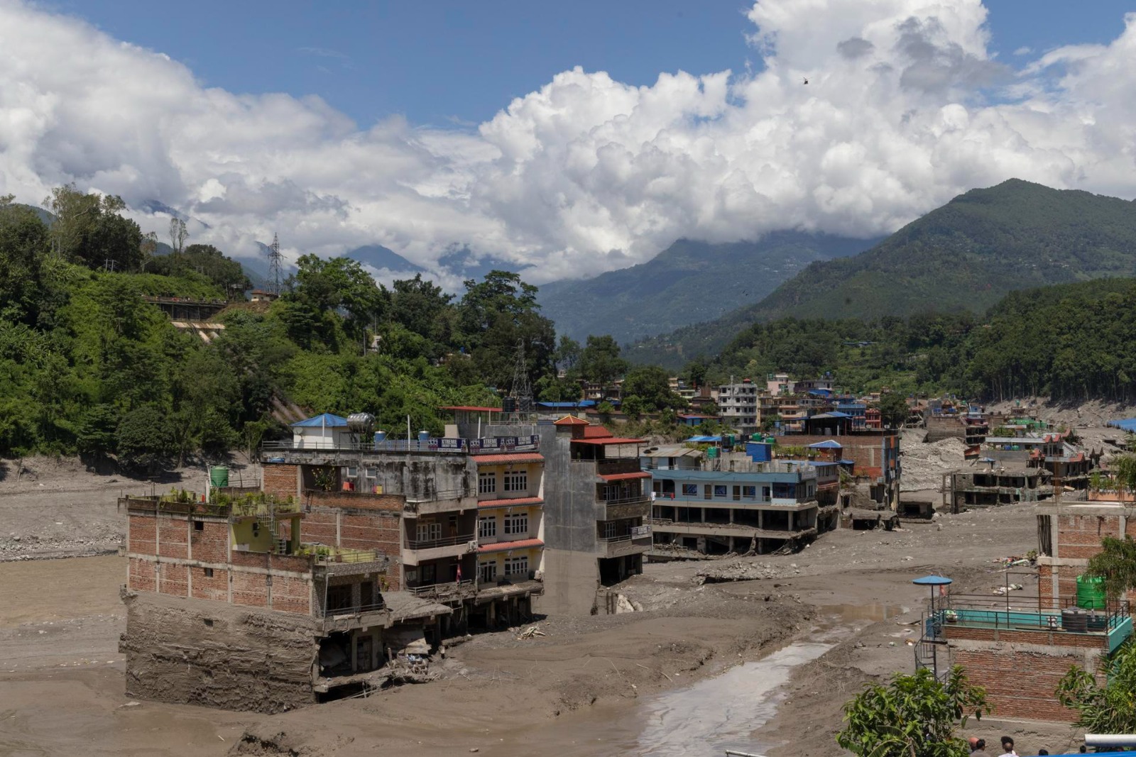 Tres estadounidenses murieron y unos 90 siguen desaparecidos tras el desastre en Nepal