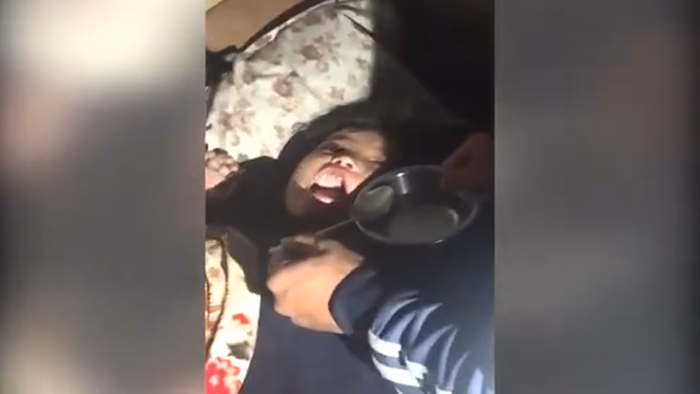 Rescataron con vida a una pequeña niña que pasó 60 horas atrapada bajo escombros en Nepal