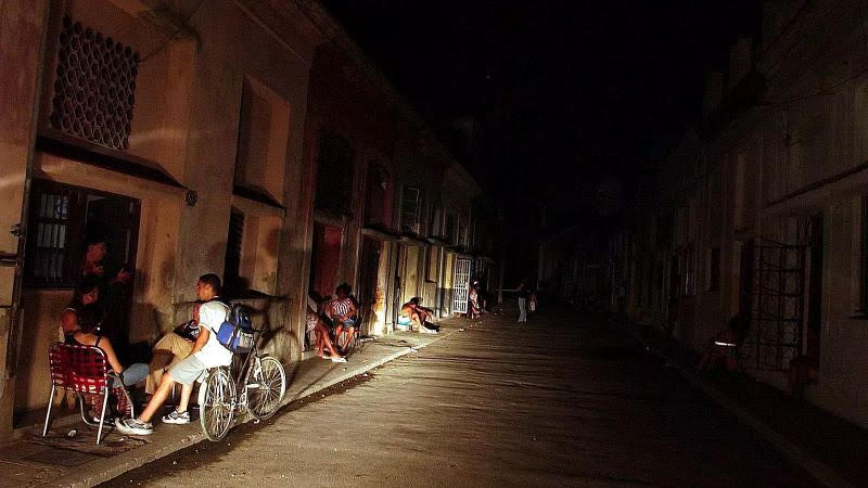 Millones de cubanos se volvieron a quedar sin luz tras severa falla en varias termoeléctricas este #27Ago