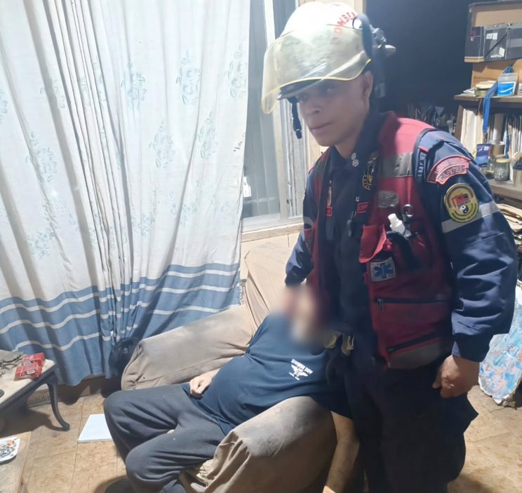 Bomberos de Caracas hallaron a un adulto mayor que murió solo e incomunicado en su apartamento