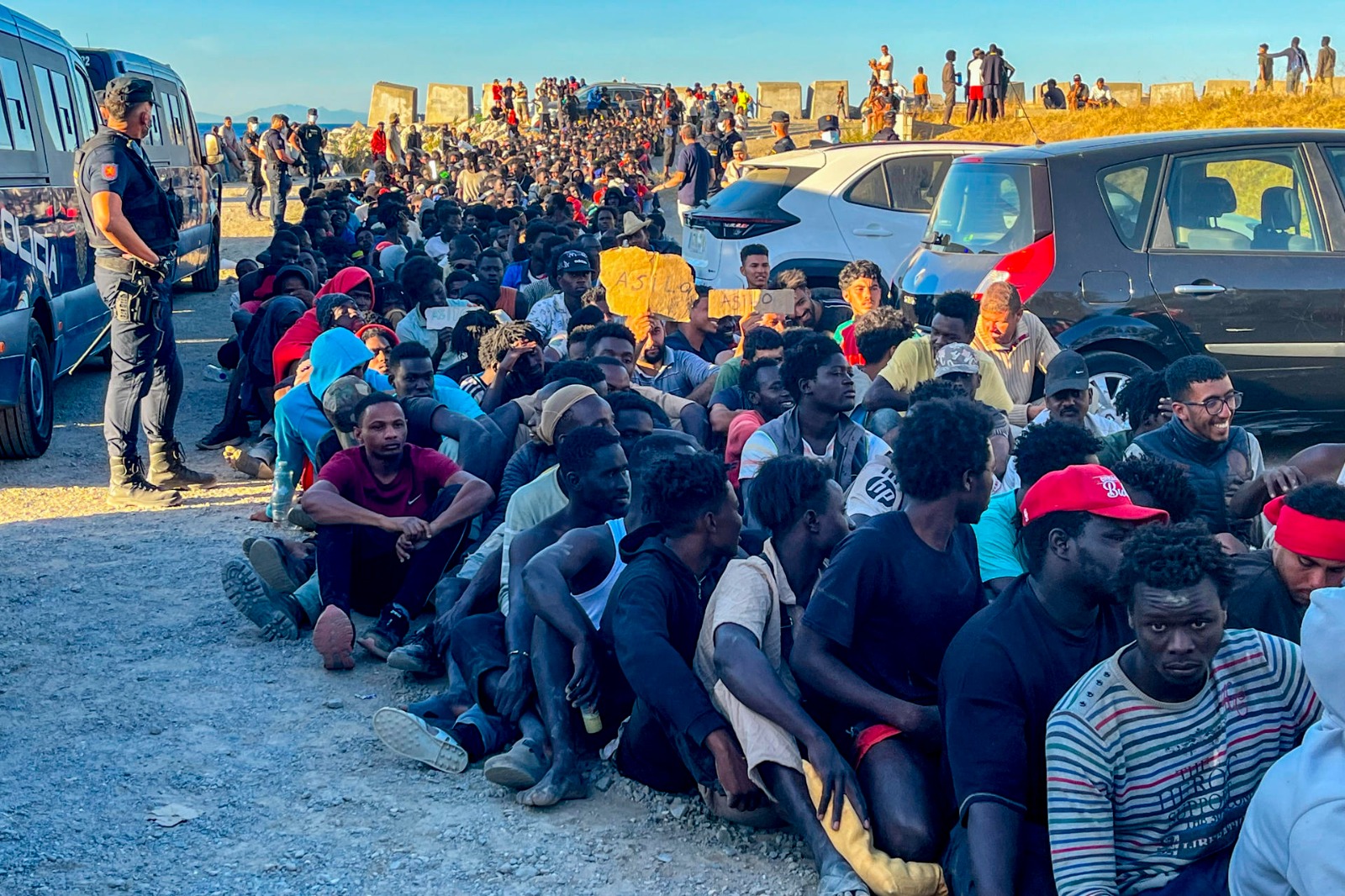 Bruselas pide avanzar en directiva que sanciona a quien colabore con la migración ilegal