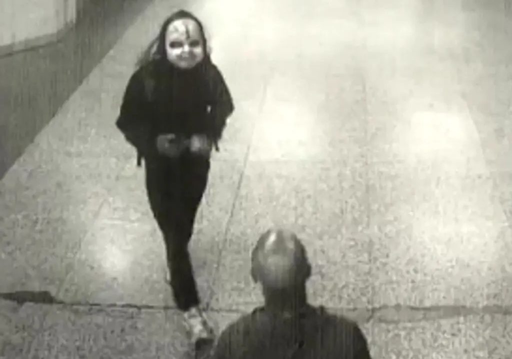 Hombre con máscara de Chucky que aterrorizaba a todos en Filadelfia se topó con la persona equivocada