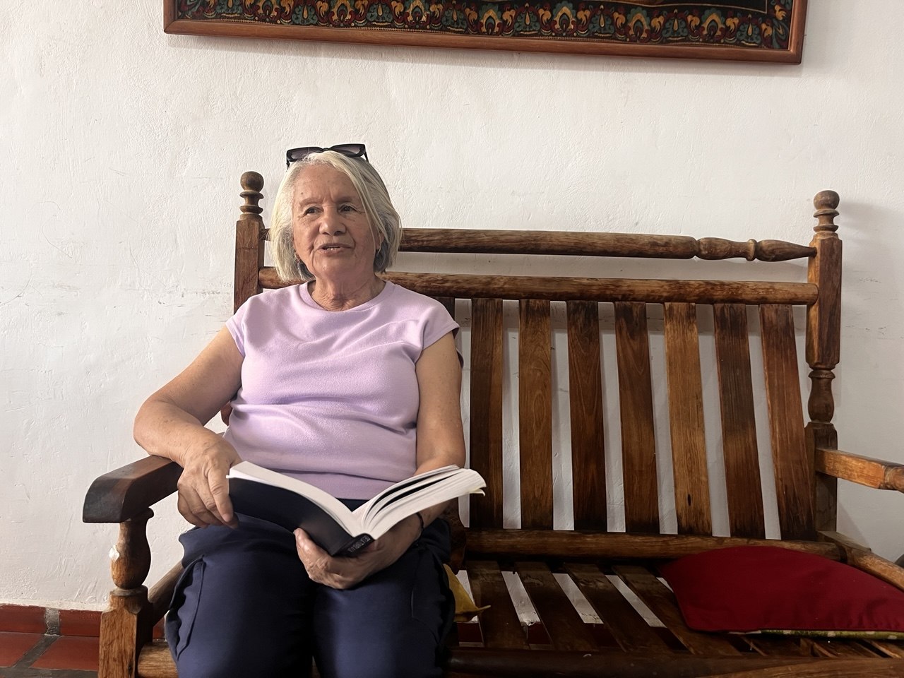 Hilda Monsalve, una maestra que encontró su propósito en la solidaridad y la escritura