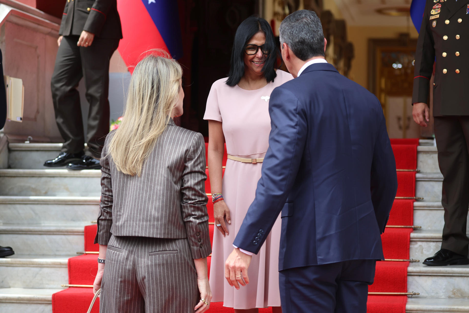Presidente de Paraguay arribó a Venezuela para un encuentro con Delcy Rodríguez