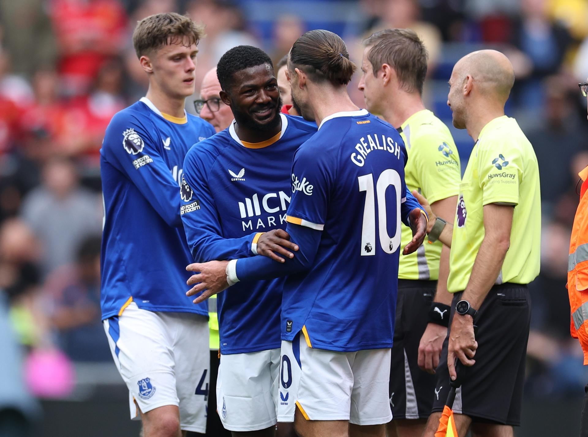 Everton le sacó la victoria al Manchester United en el último minuto