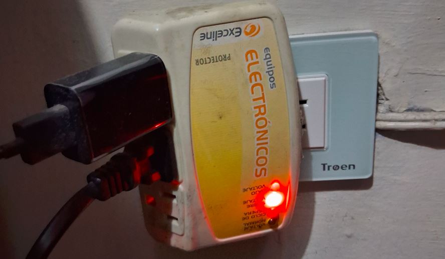 Fuertes fluctuaciones eléctricas causaron nuevo apagón en Venezuela la noche de este #15Sep