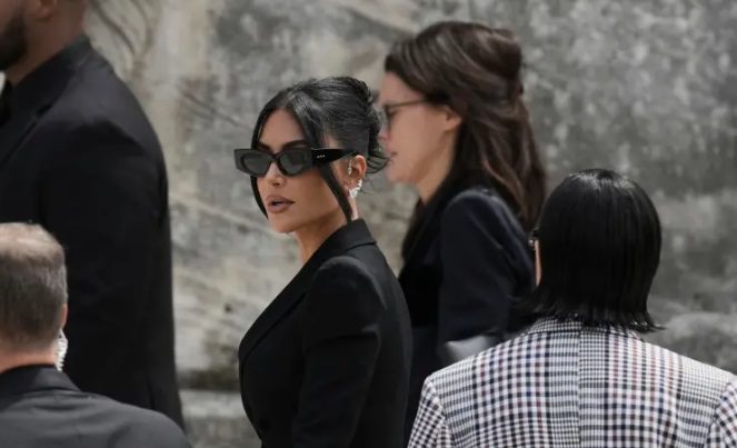 Qué es la esofagitis, la afección que llevó a Kim Kardashian a una intervención