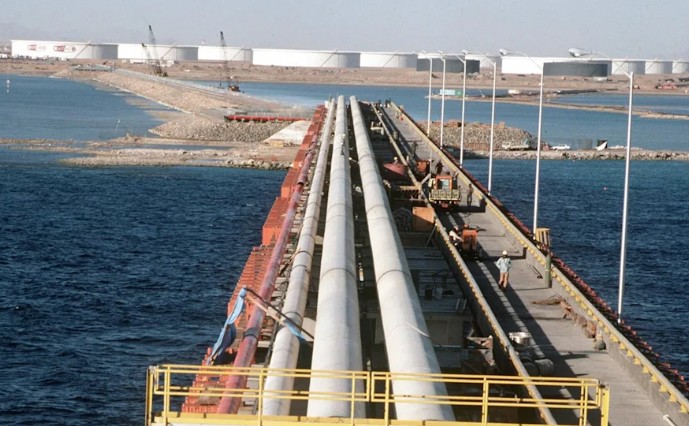 Arabia Saudí cierra el oleoducto por donde exporta crudo con el estrecho de Ormuz