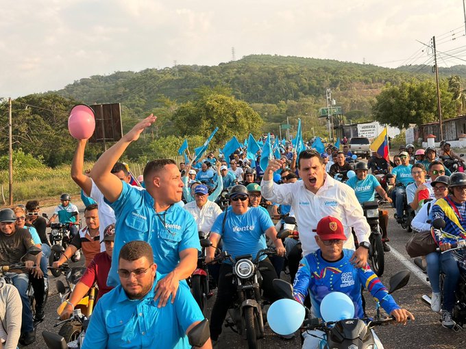 Representantes de Vente Venezuela realizaron una caravana política en el municipio Sucre