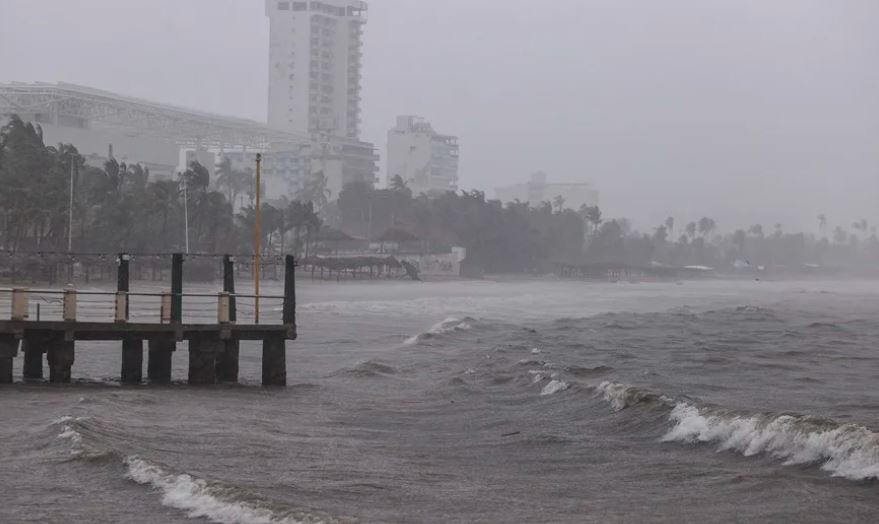 Depresión tropical en México amenaza con convertirse en huracán categoría 3