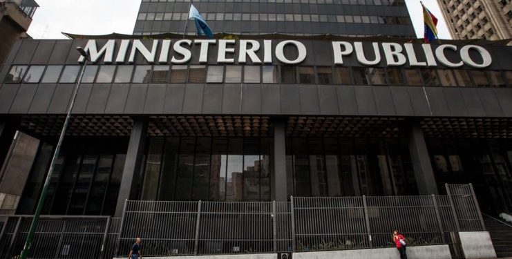 Larry Devoe ordenó al MP retirar de sus redes las imágenes de detenidos sin condena penal