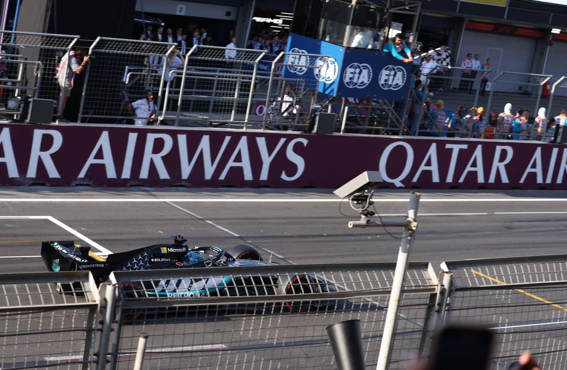 El ajustado final que le dio a George Russell la victoria en el GP de Azerbaiyán