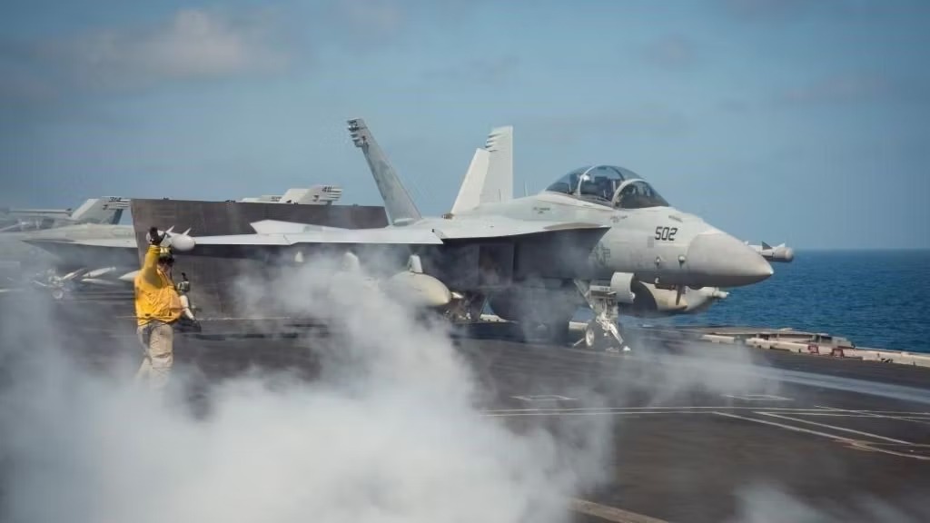 EEUU destapó posibles daños cerebrales en los pilotos de F-18 que vuelan desde portaaviones