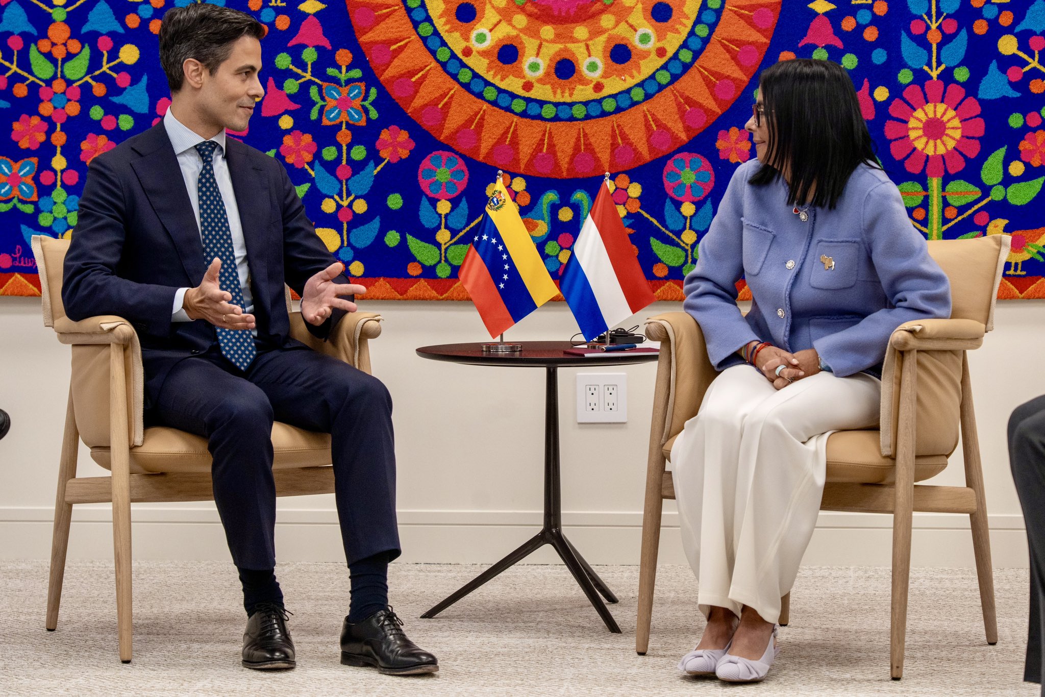 Primer ministro de Países Bajos puso condiciones a la transición en Venezuela