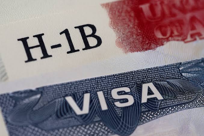 Juez federal de California dejó sin efecto el cobro de 100.000 dólares para solicitar la visa H-1B