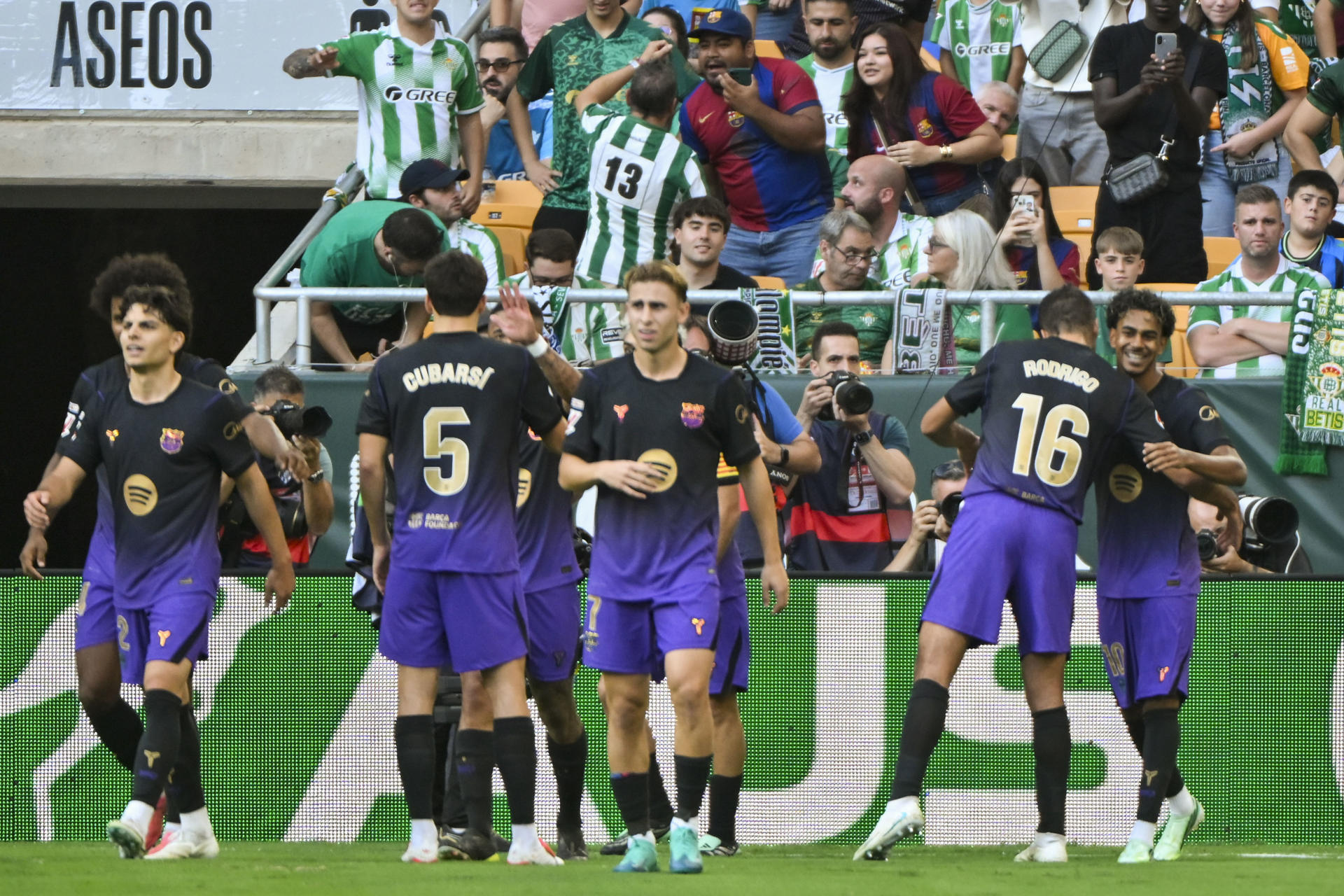 Lamine Yamal deslumbró en goleada del Barcelona para sumar nueve victorias consecutivas en LaLiga