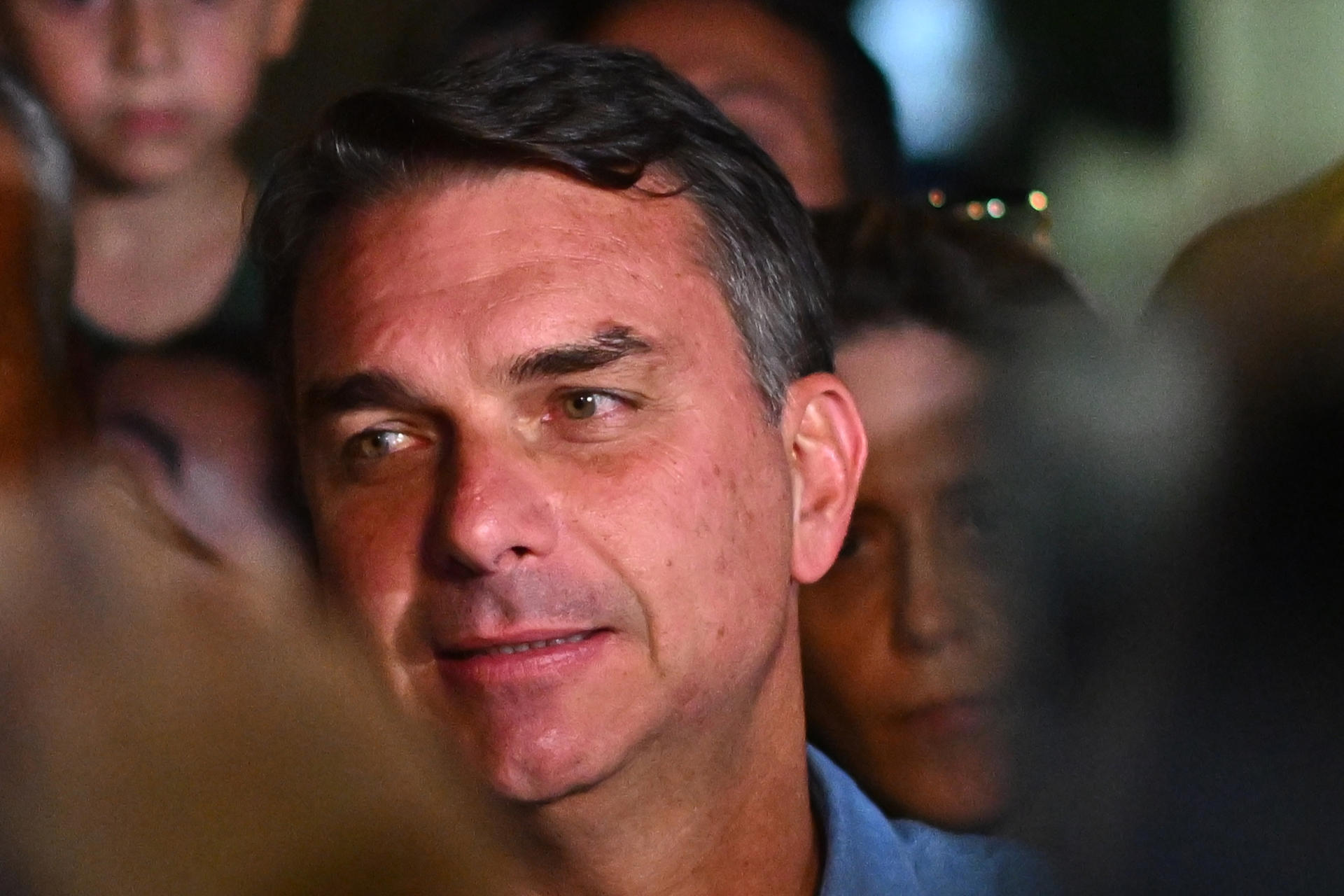 Jair Bolsonaro pidió autorización a la Corte Suprema de Brasil para recibir a su hijo Flávio