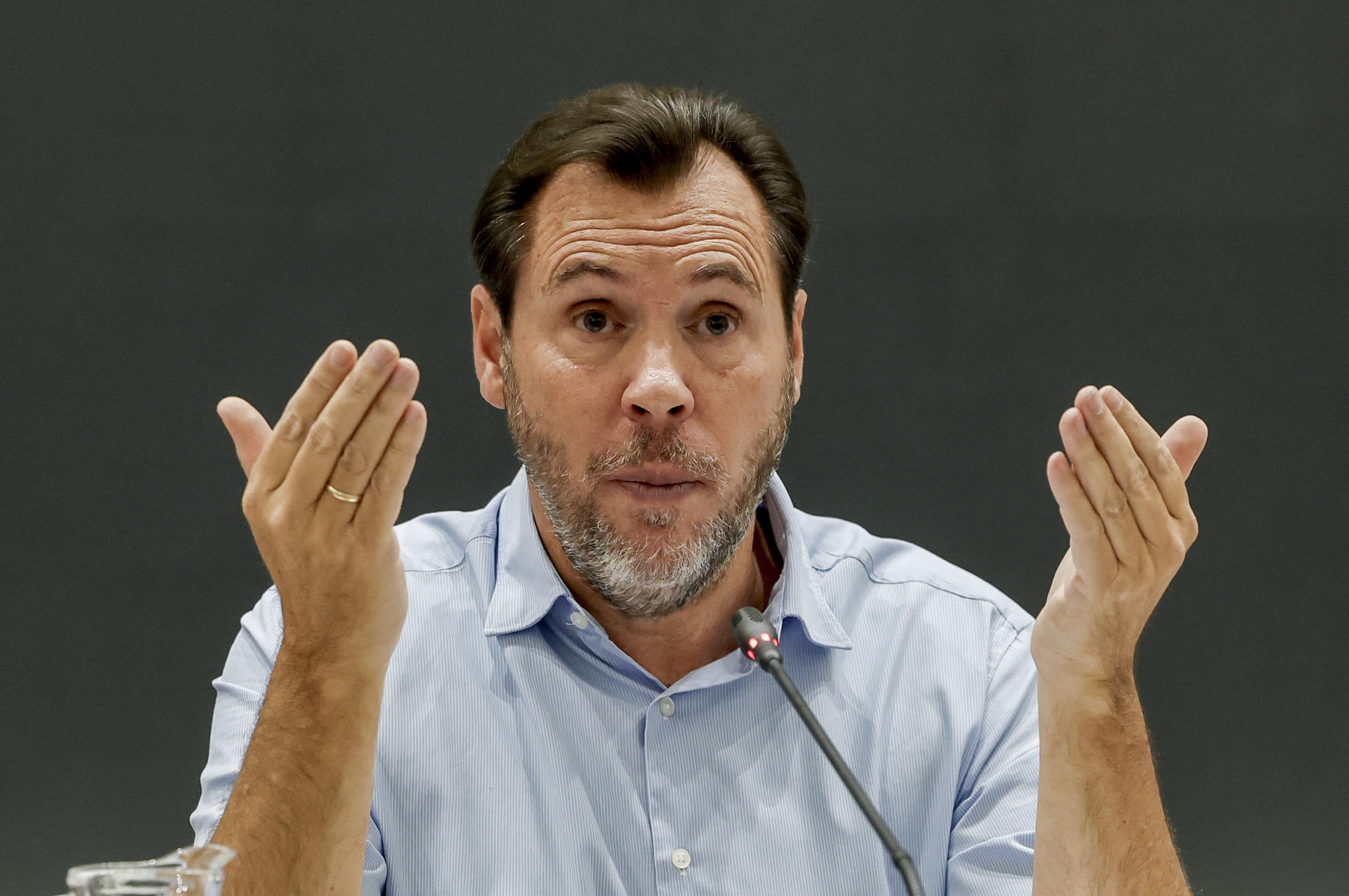 Ministro español de Transportes descarta dimitir tras la tregedia ferroviaria