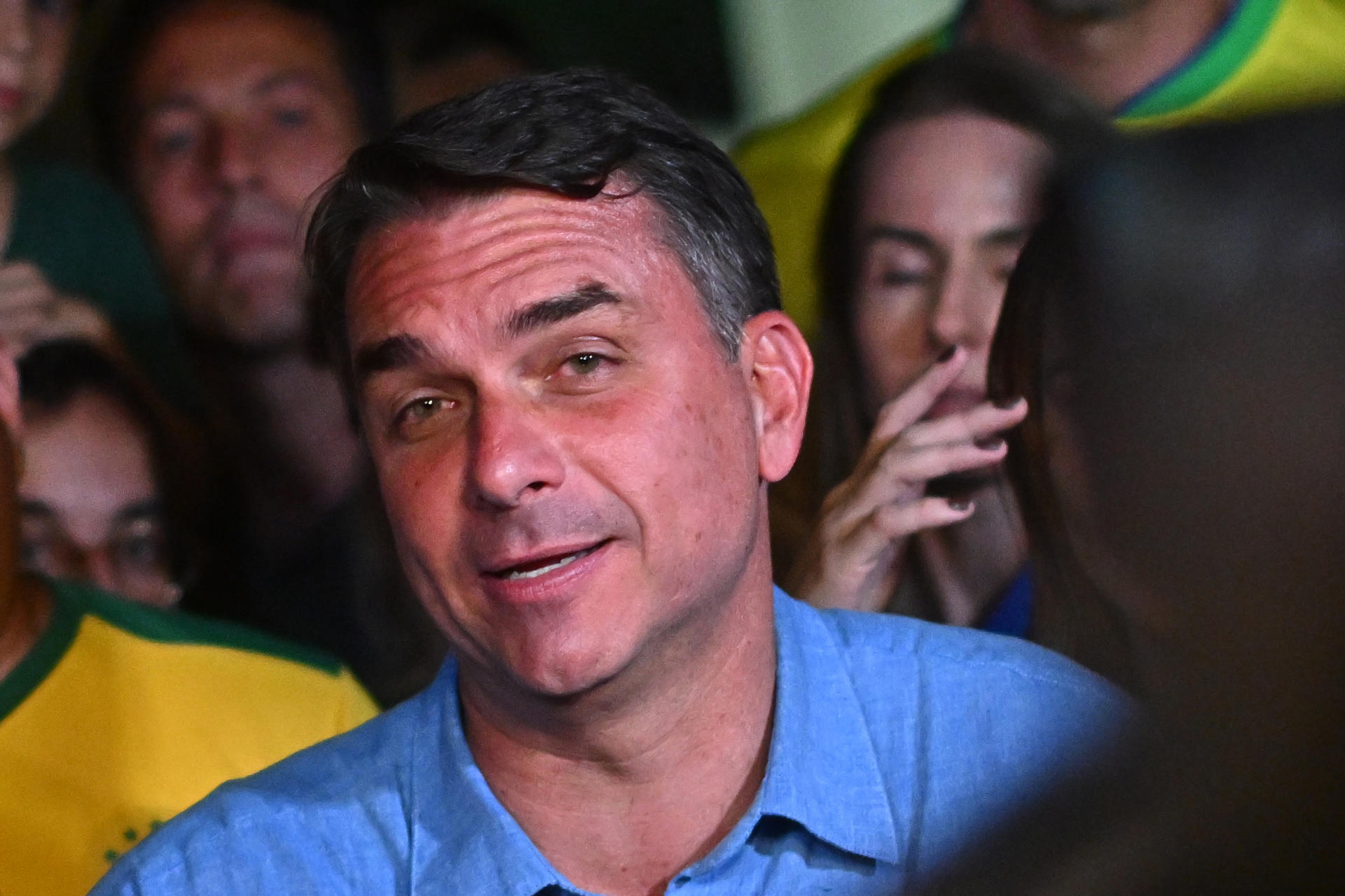 Lo que dijo Flávio Bolsonaro tras victoria clave contra Lula da Silva en primera vuelta presidencial de Brasil