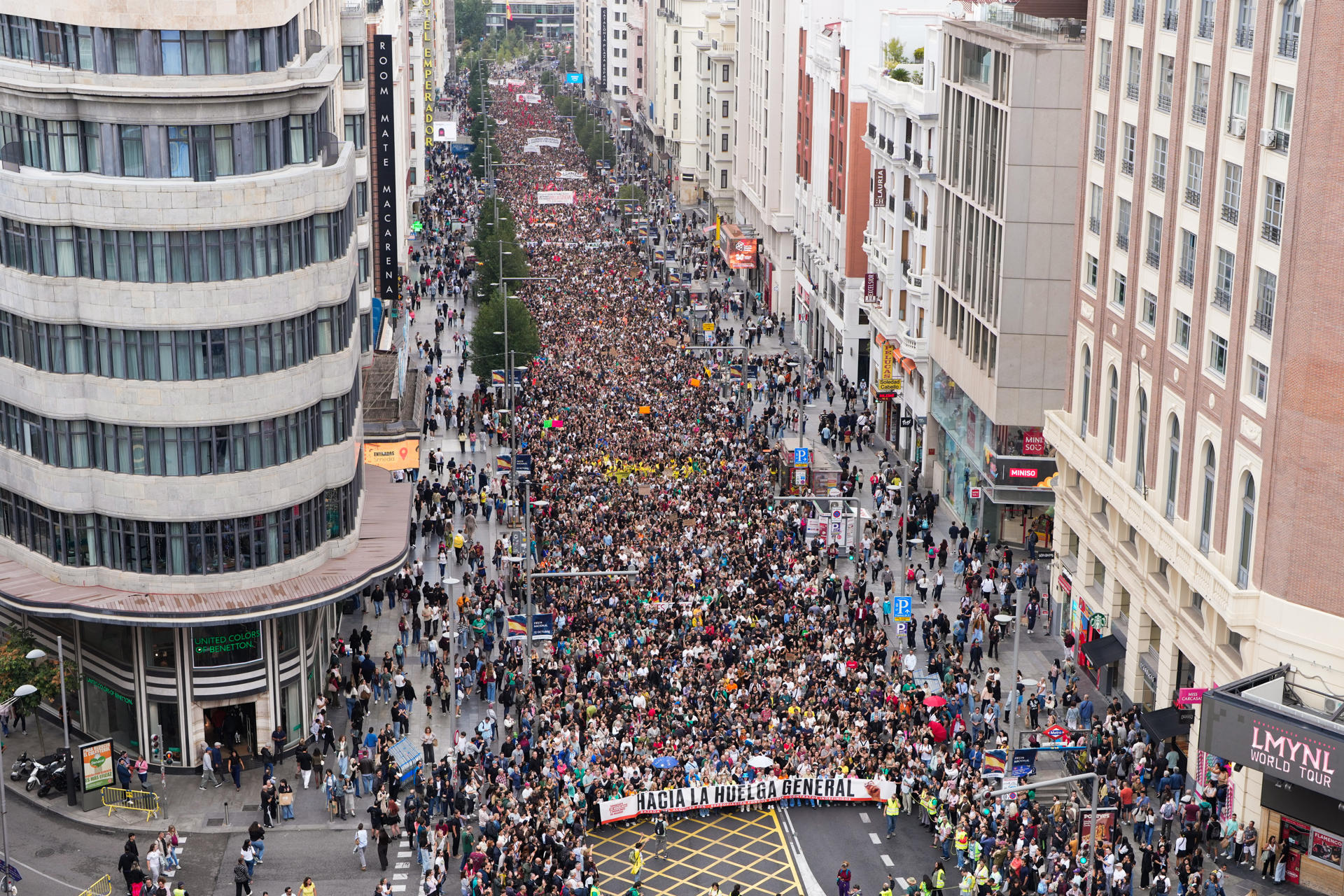 Las protestas y acampadas por la crisis de la vivienda continúan en España (Imágenes)
