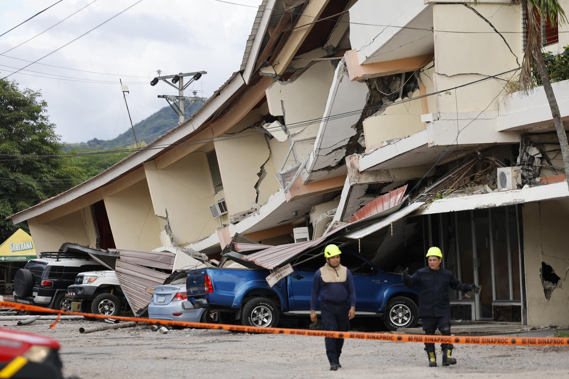 Familia vivió momentos de terror tras destruirse su casa durante el fuerte terremoto en Panamá (VIDEO)