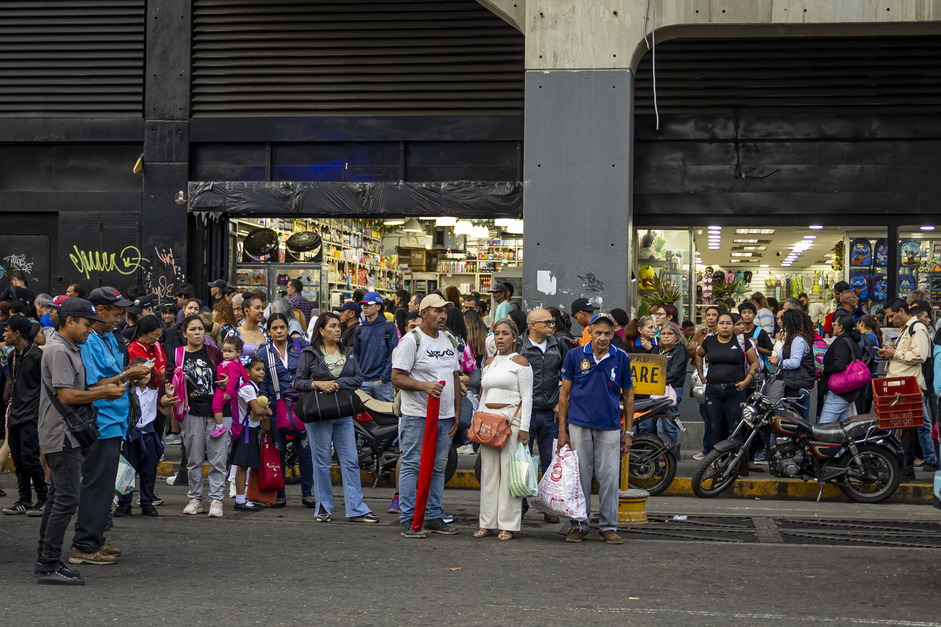 Asdrúbal Oliveros cuestionó las prácticas de cobranza de empresas que ofrecen créditos en Venezuela