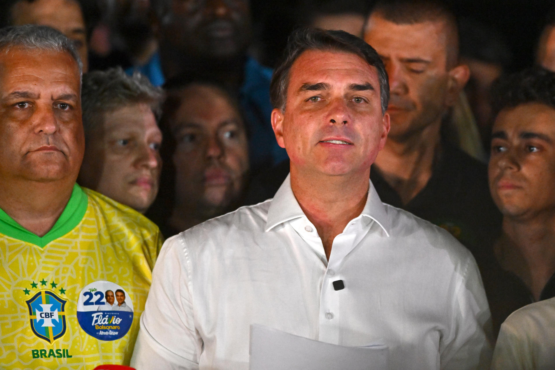 Policía brasileña cancela los pasaportes de Flávio Bolsonaro tras no entregarlos