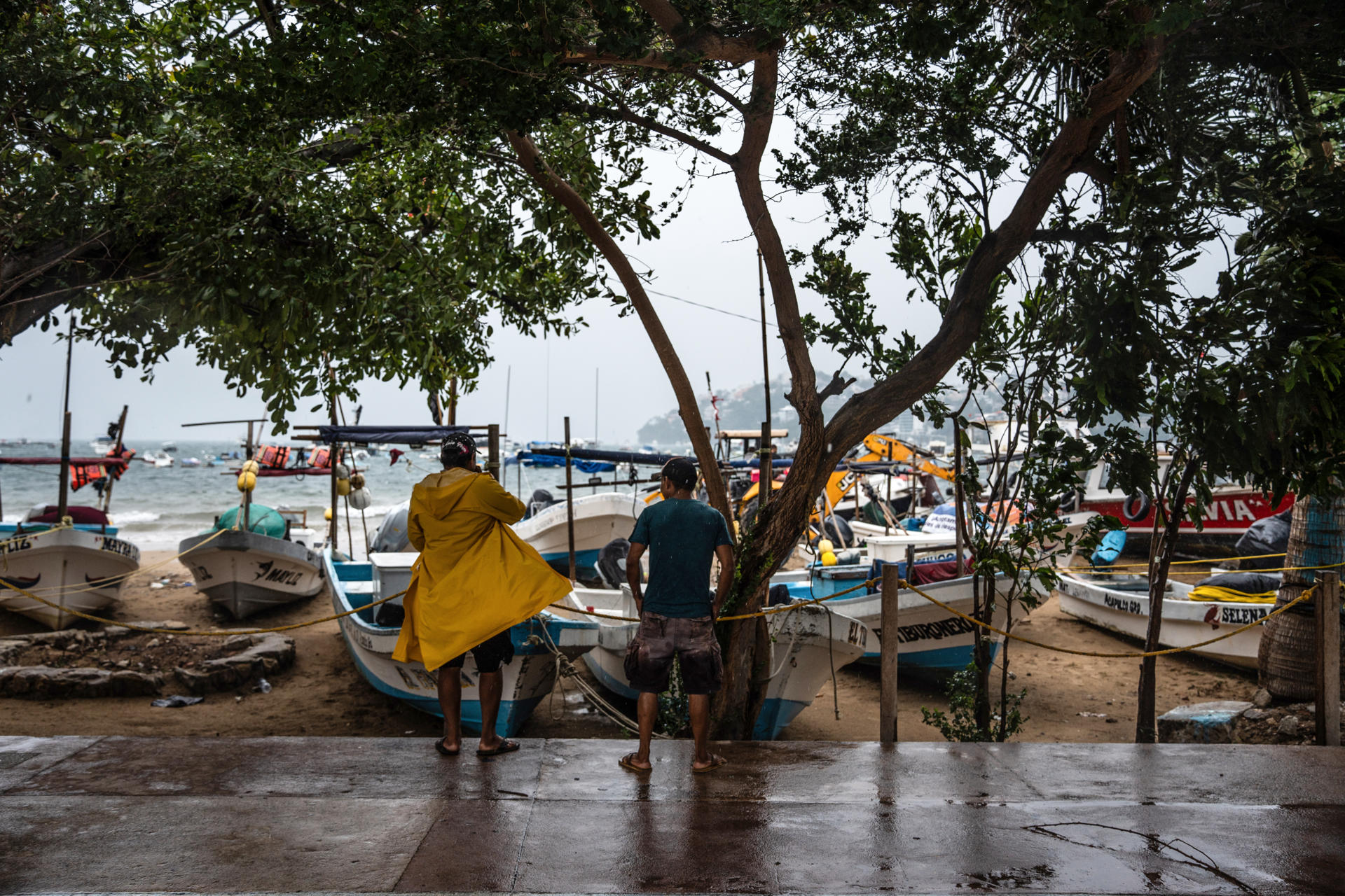 Ciclón tropical Rachel mantiene fuertes lluvias, vientos y oleaje en algunas zonas de México