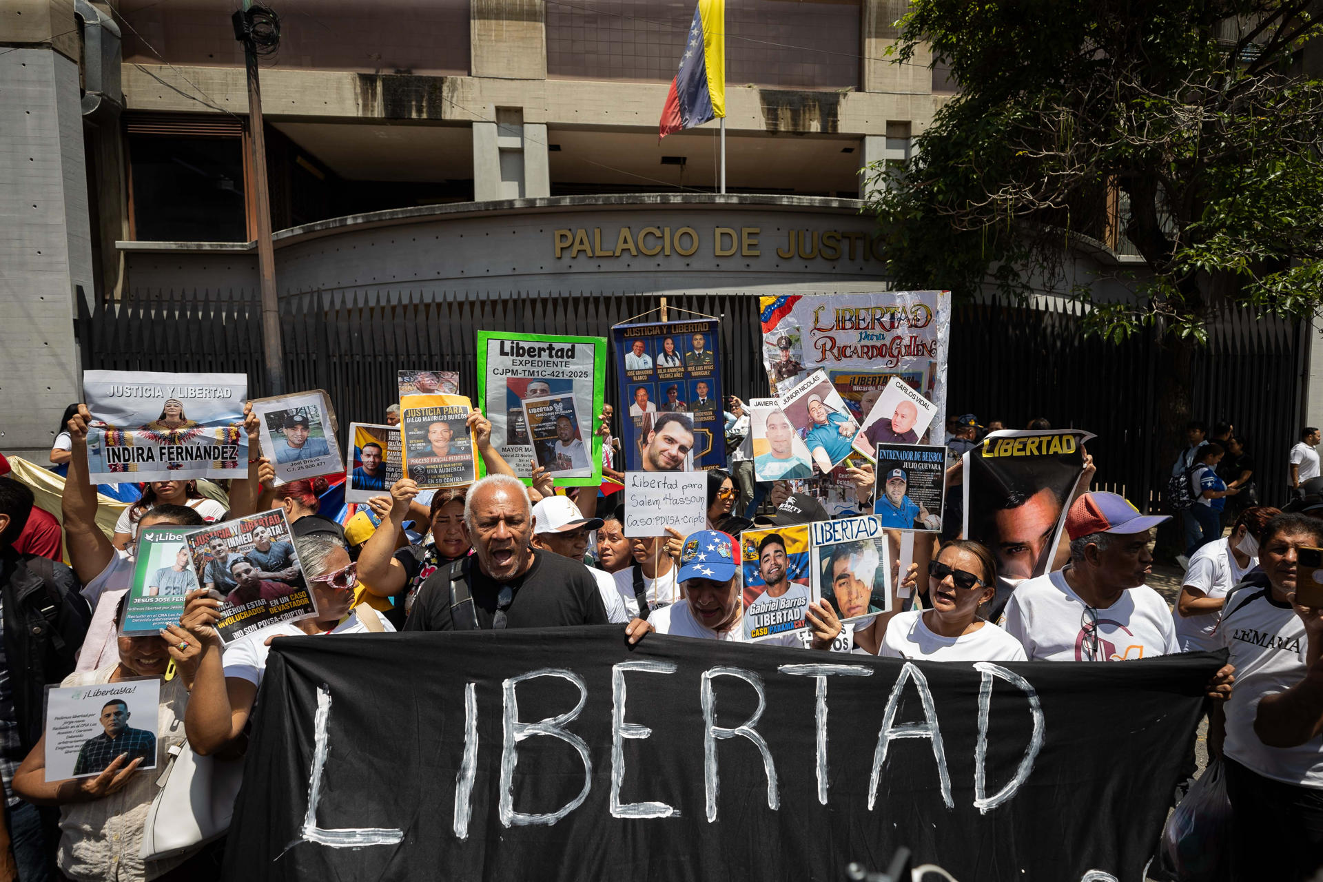 Foro Penal registra al menos 322 presos políticos en Venezuela