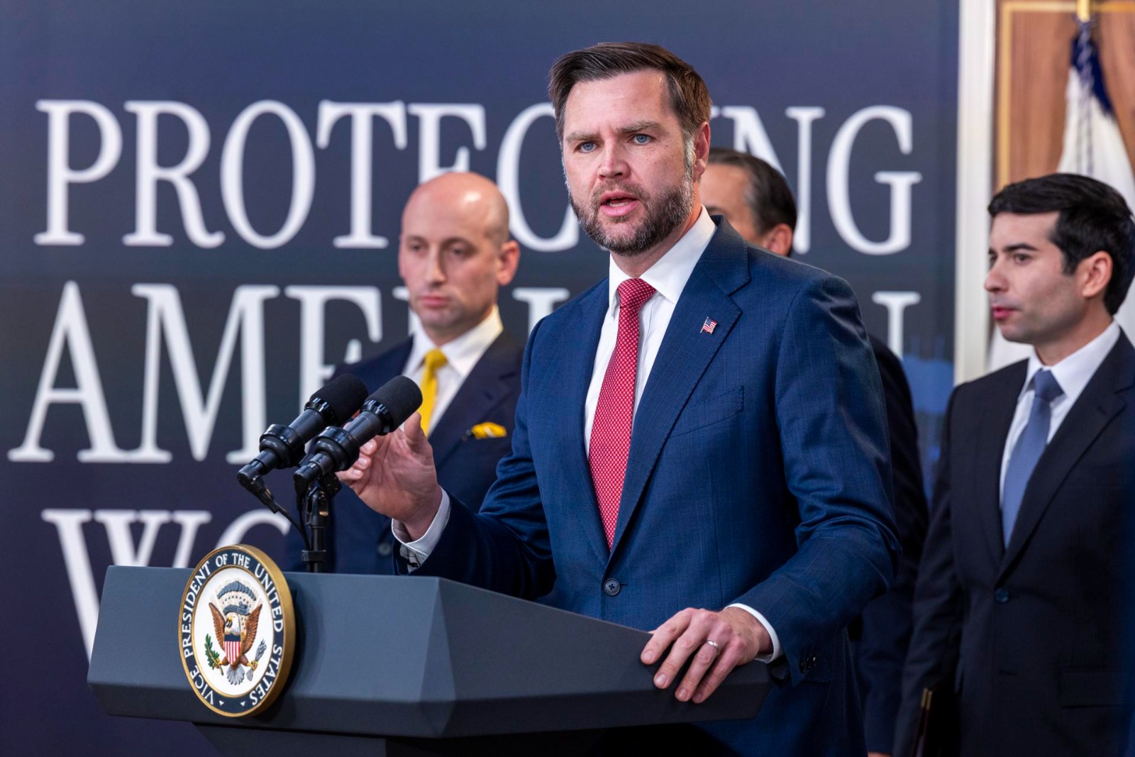 JD Vance tomará decisión sobre postularse a la presidencia tras elecciones de medio término
