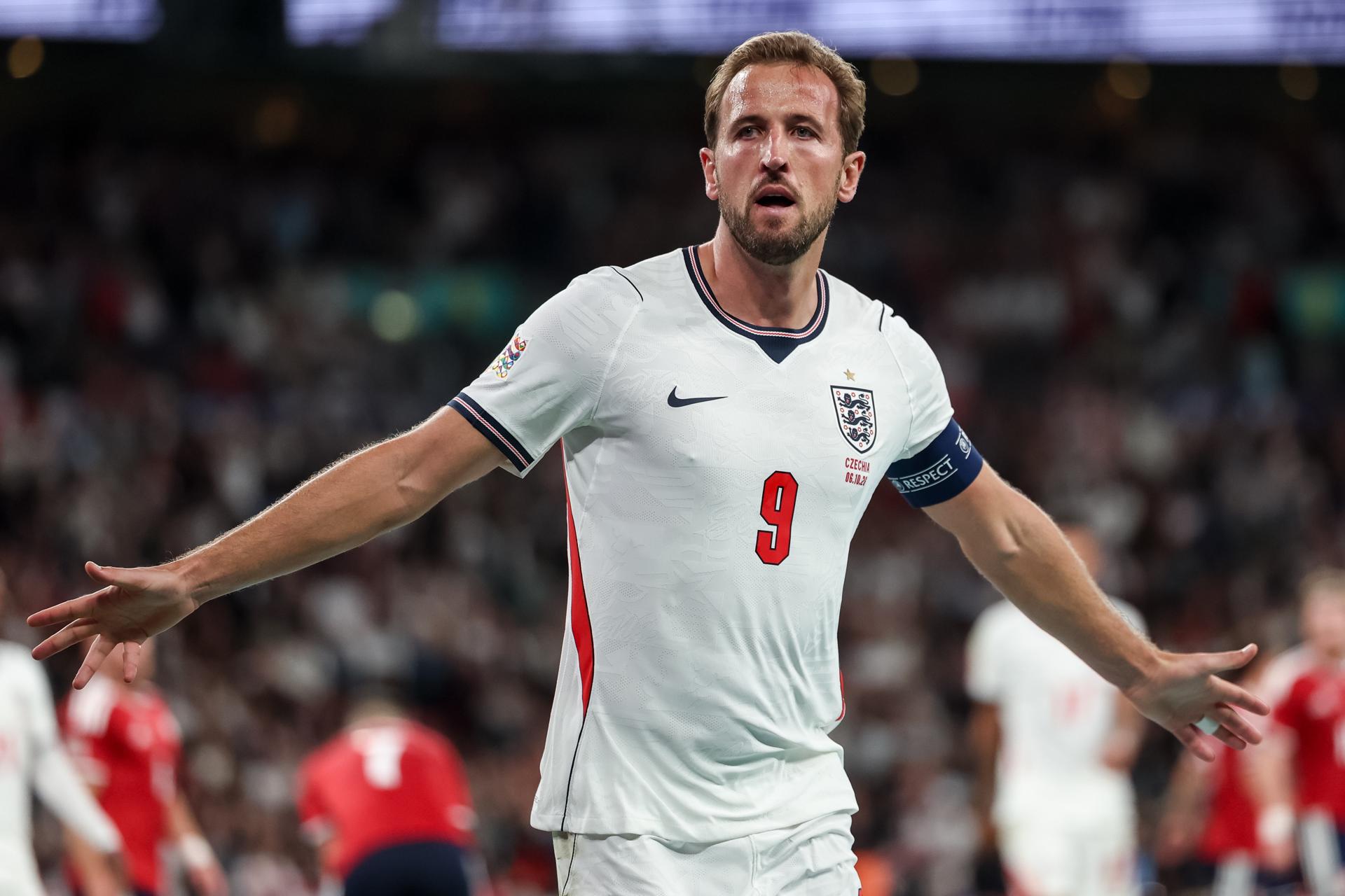 Harry Kane celebró su récord de partidos con doblete frente a República Checa