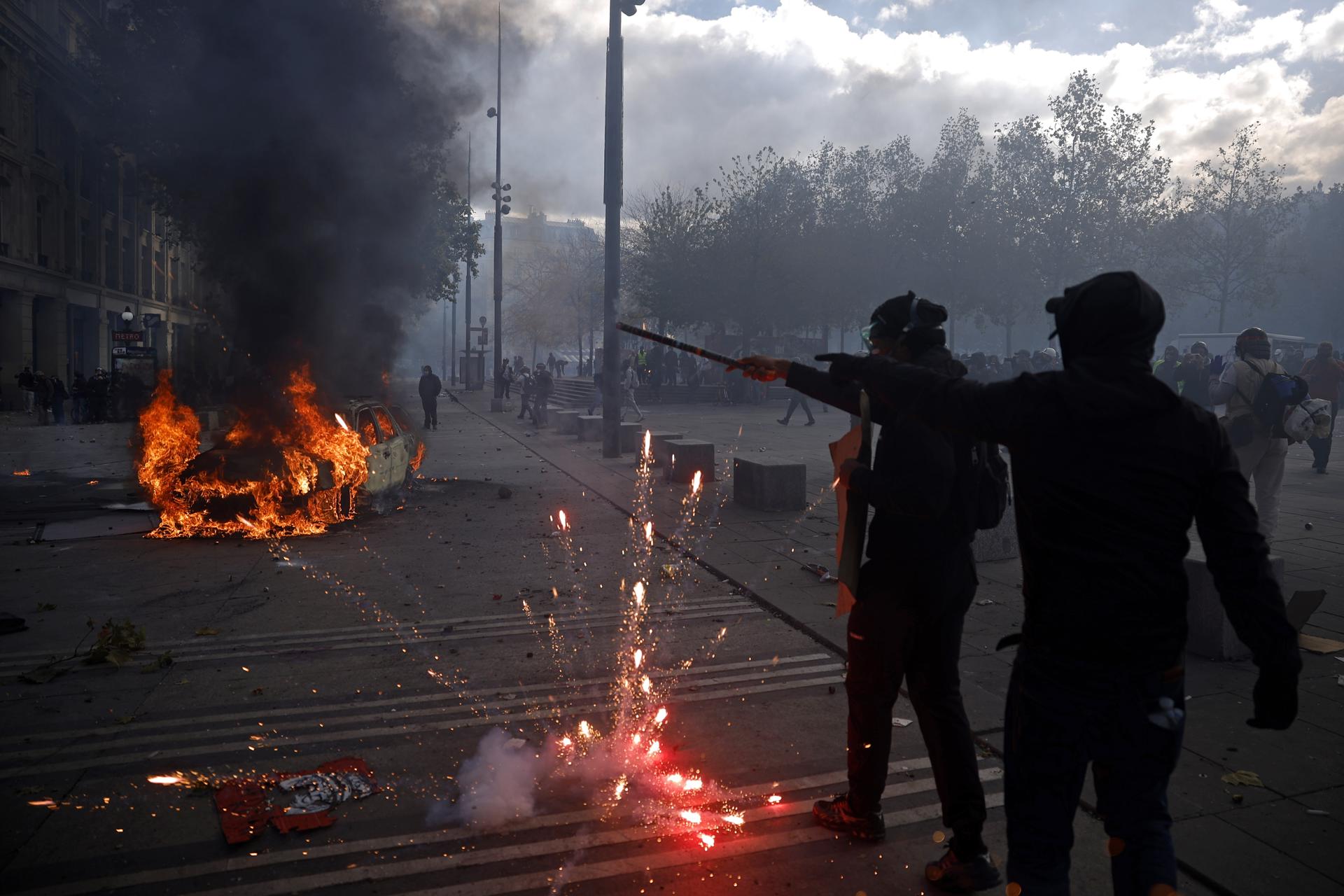 Caos en Francia: protestas en París y Lyon registran múltiples incidentes con grupos violentos (Imágenes)