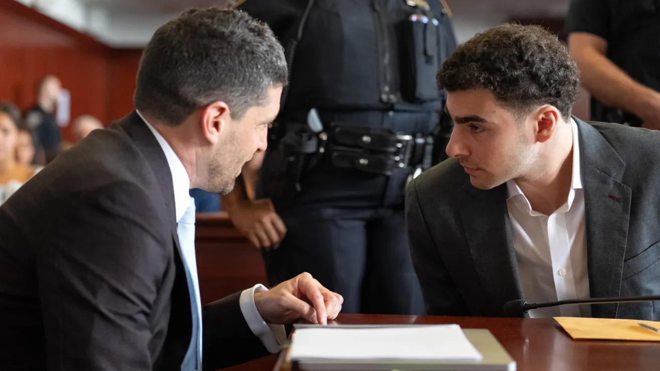 Fiscalía de Nueva York insiste en juzgar a Luigi Mangione pese a solicitudes de la defensa