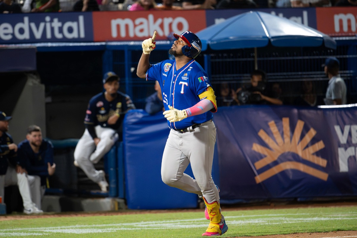 Alexander Palma acabó con su sequía de cuadrangulares y le dio la victoria a Tiburones ante Magallanes
