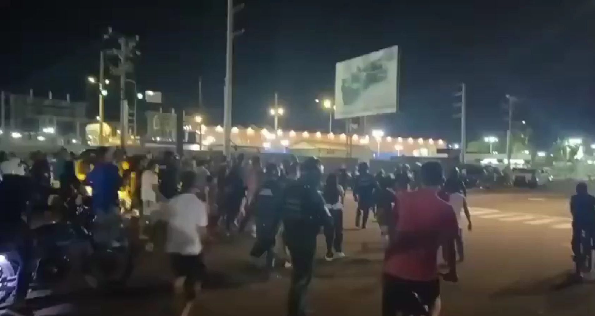 VIDEO: protestas simultáneas lograron el restablecimiento del servicio eléctrico en Maracaibo
