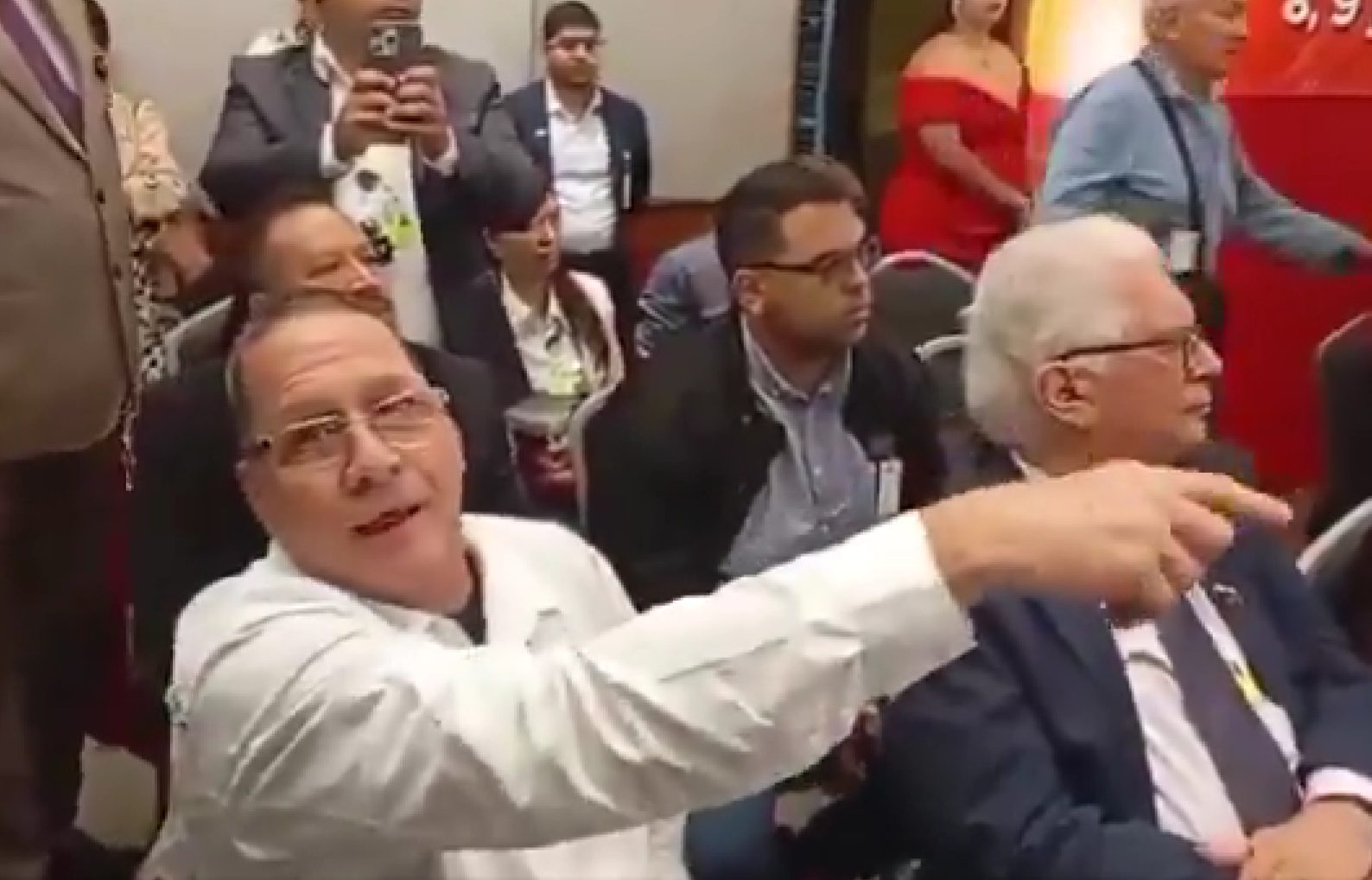 Jesús Faría perdió la cabeza al oír a Gustavo Petro decir la verdad sobre el 3 de enero (VIDEO)