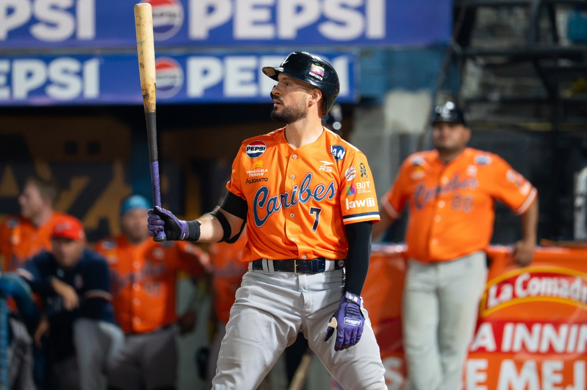 Caribes doblegaron a Navegantes con furioso rally de ocho carreras