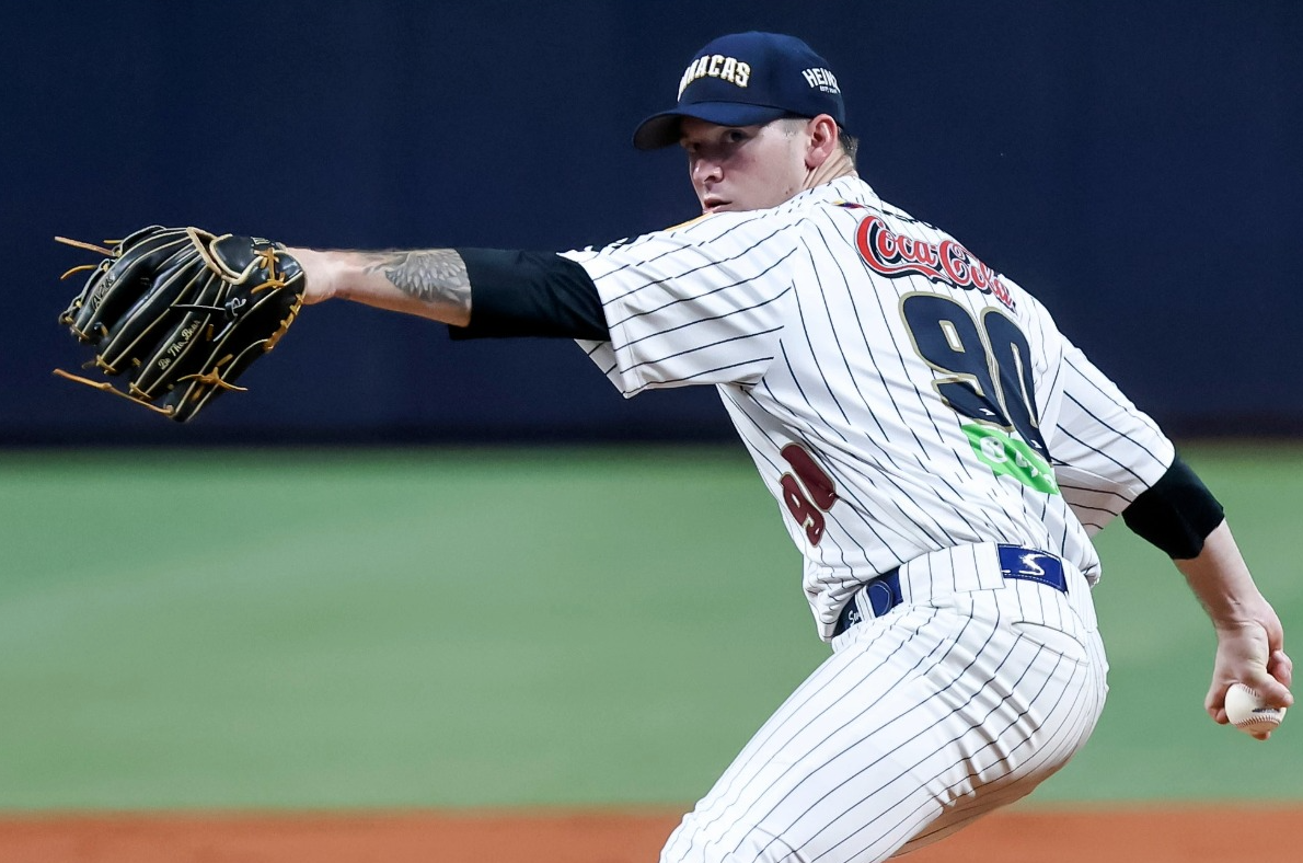 Leones trituraron al bullpen de Navegantes para ganar el primer duelo de los Eternos Rivales