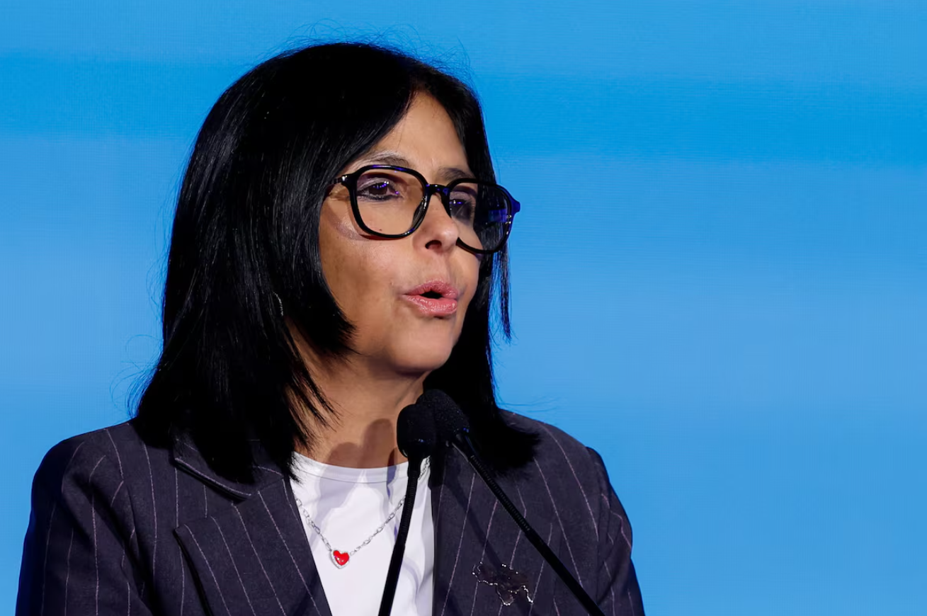 Delcy Rodríguez prometió entregar activos estatales al sector privado