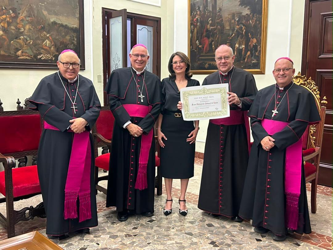 Filomena Petrucci suma un nuevo hito a su trayectoria artística con la Medalla Benemerenti