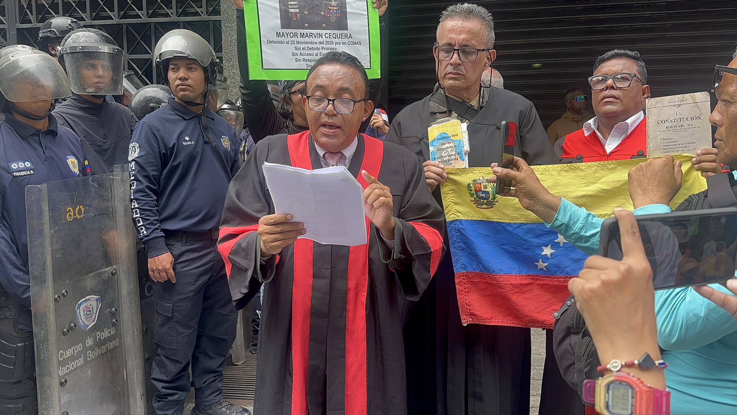 Frente Nacional de Abogados exige junta de transición y desconoce al Ejecutivo