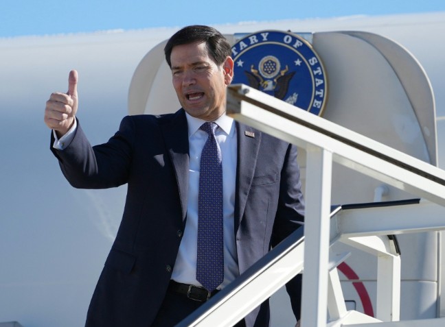 Marco Rubio aterriza en Bombay junto a una delegación de más de 200 empresarios