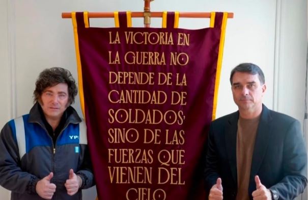 Javier Milei celebró la victoria de Flávio Bolsonaro en primera vuelta de las presidenciales de Brasil