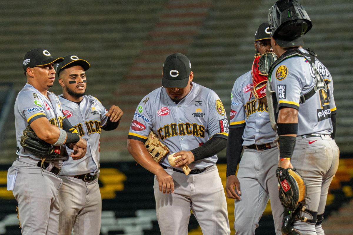 Águilas del Zulia aplastó a Leones del Caracas en un juego marcado por la lluvia
