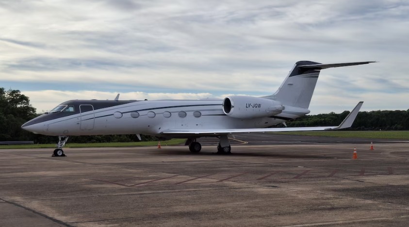 Un piloto brasileño aseguró conocer el plan de vuelo y que Flávio Bolsonaro iba a partir rumbo a EEUU desde Puerto Iguazú