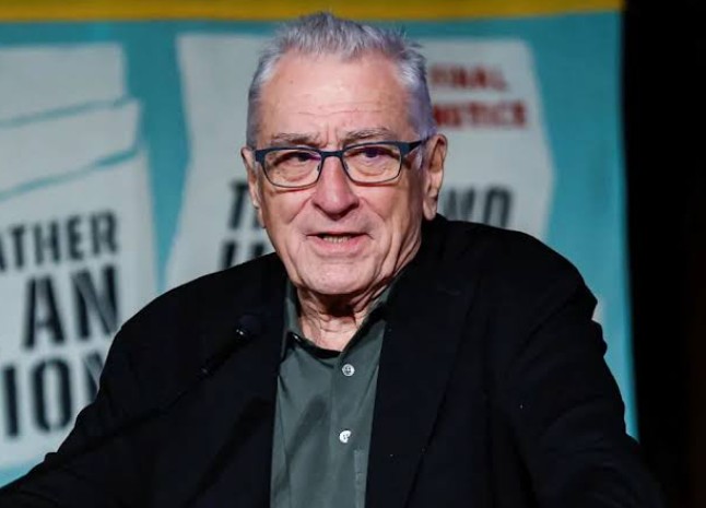 Robert de Niro arremete contra Trump y le llama "cobarde" y "trozo de mie..." en un acto público