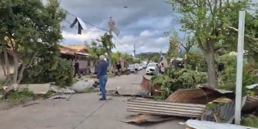 Inédito tornado en Chile impacta a vecinos: "Ningún terremoto nos dio tanto susto"